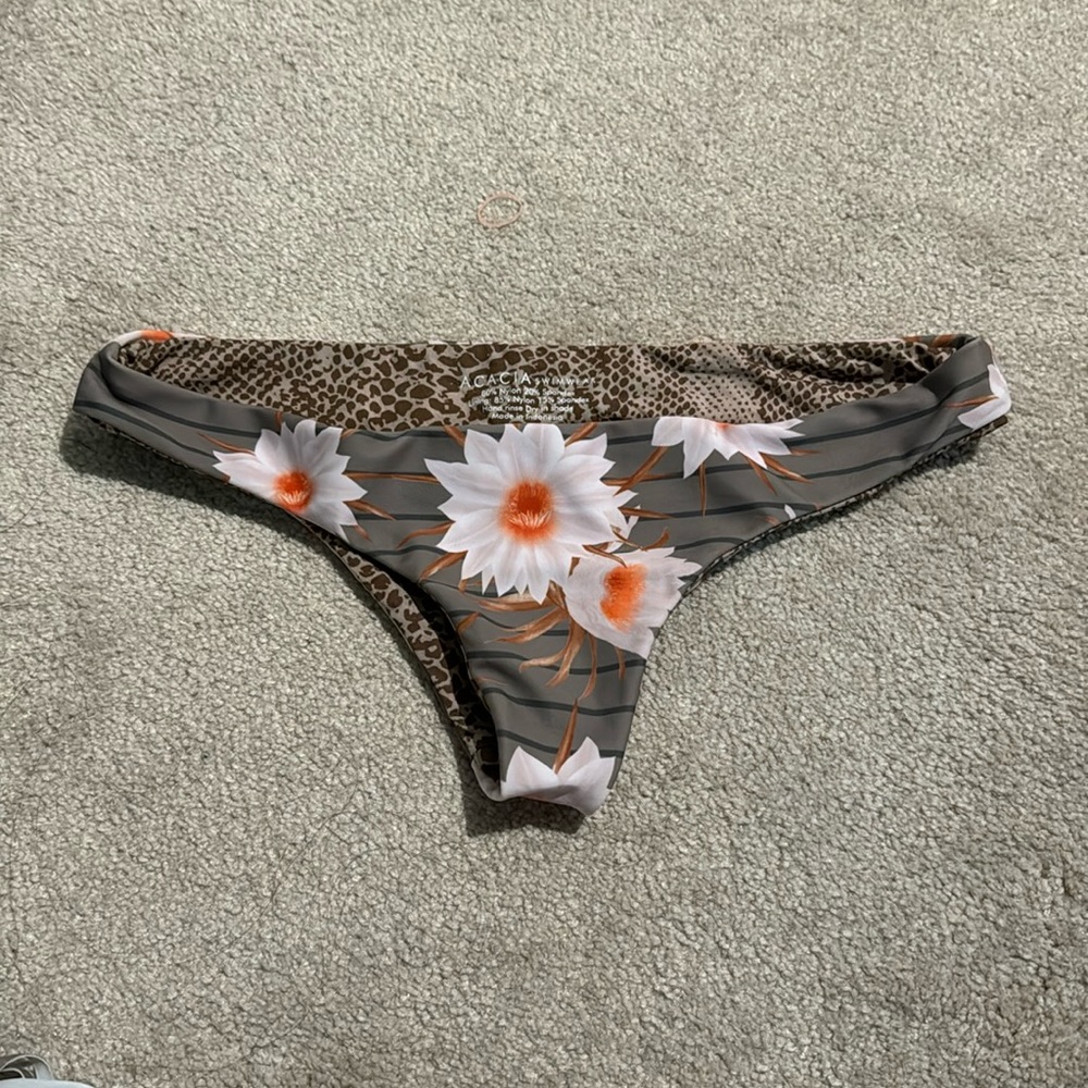 Hookipa size small Dragon Stripe
